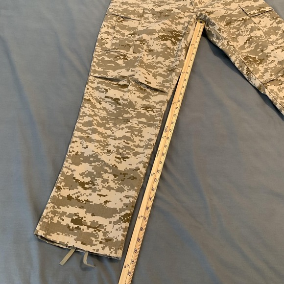 Digital Camo Cargo Pants Mens 35x32 Beige Gray Adjustable Waist Army BDU Hiking - Picture 5 of 9